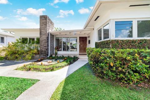 9565 Bay Dr, Surfside, FL 33154 photo 2