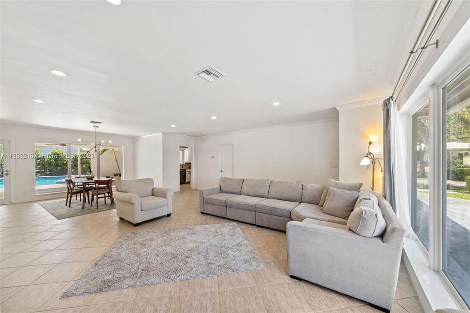  2400 Barbara Dr, Fort Lauderdale, FL 33316 photo 9