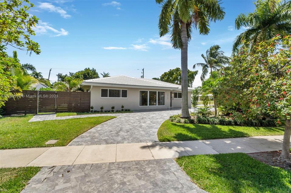 2400 Barbara Dr, Fort Lauderdale, FL 33316 photo 3