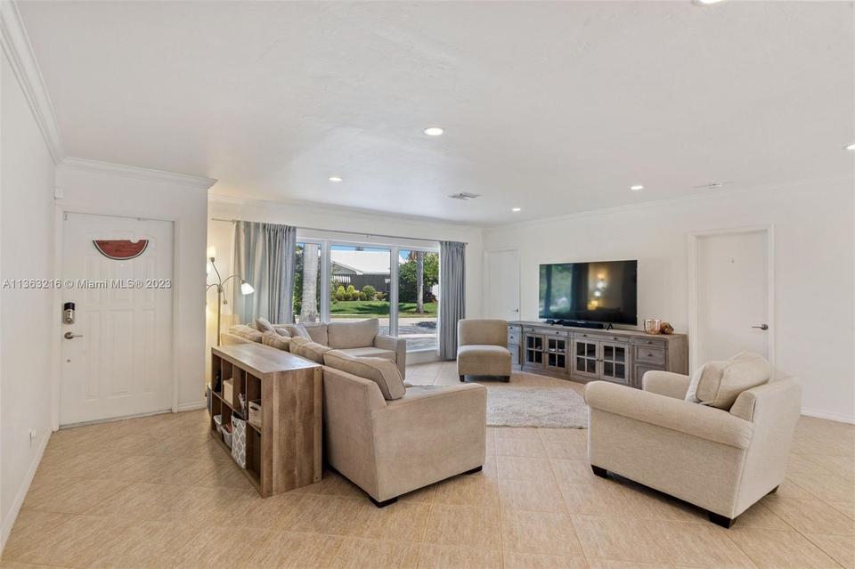  2400 Barbara Dr, Fort Lauderdale, FL 33316 photo 11