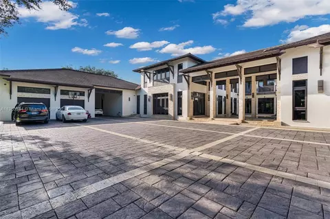 Exterior - 5745 SW 94th St, Pinecrest, FL 33156 photo 11 of 24