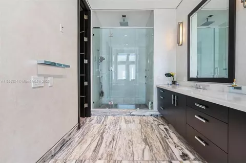 Bath - 5745 SW 94th St, Pinecrest, FL 33156 photo 2 of 12