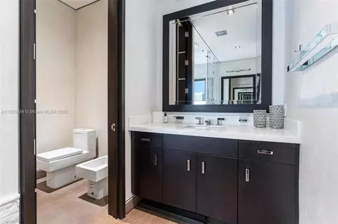 Bath - 5745 SW 94th St, Pinecrest, FL 33156 photo 9 of 12