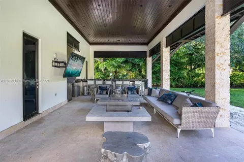 Exterior - 5745 SW 94th St, Pinecrest, FL 33156 photo 6 of 24