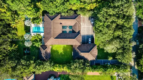 Exterior - 5745 SW 94th St, Pinecrest, FL 33156 photo 23 of 24