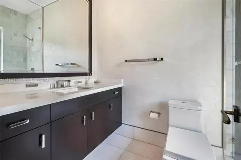 Bath - 5745 SW 94th St, Pinecrest, FL 33156 photo 11 of 12