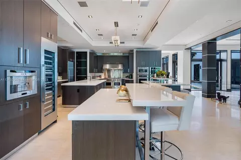 Kitchen - 5745 SW 94th St, Pinecrest, FL 33156 photo 6 of 7