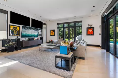 Living - 5745 SW 94th St, Pinecrest, FL 33156 photo 3 of 4