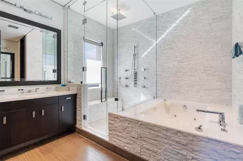 Bath - 5745 SW 94th St, Pinecrest, FL 33156 photo 8 of 12