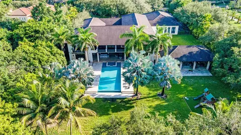 Exterior - 5745 SW 94th St, Pinecrest, FL 33156 photo 20 of 24