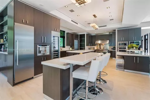 Kitchen - 5745 SW 94th St, Pinecrest, FL 33156 photo 2 of 7