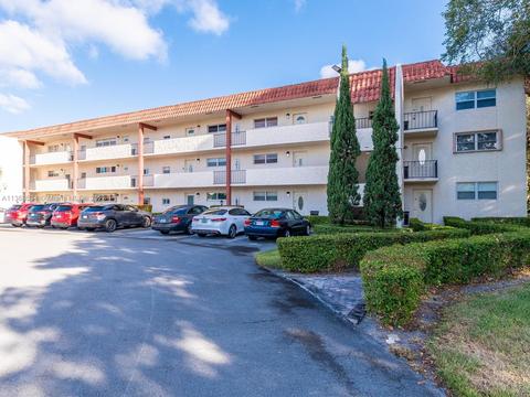 300 S Hollybrook Dr #104, Pembroke Pines, FL 33025