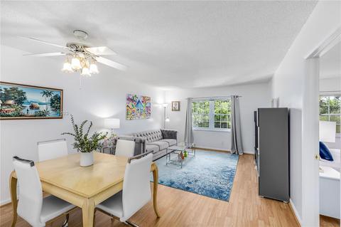 1560 Mckinley St #215W, Hollywood, FL 33020
