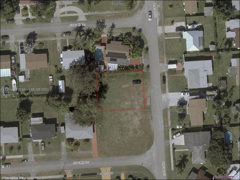 15 Jefferson Avenue, Miami, FL 33176