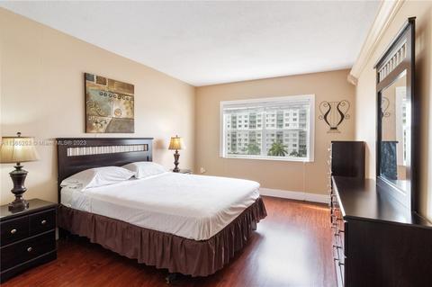 400 Kings Point Dr #521, Sunny Isles Beach, FL 33160