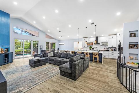 1551 Lacosta Dr E, Pembroke Pines, FL 33027