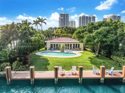 532 N Island Dr, Golden Beach, FL 33160