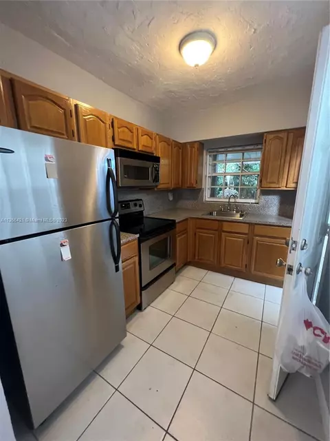 Undisclosed, Miami, FL 33142 photo 5