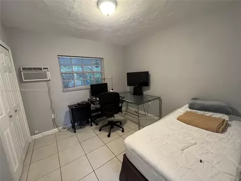 Undisclosed, Miami, FL 33142 photo 2