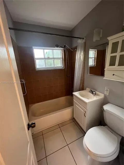 Undisclosed, Miami, FL 33142 photo 3