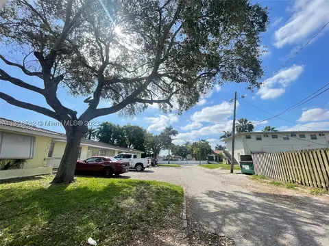 213 SE Park St, Dania Beach, FL 33004