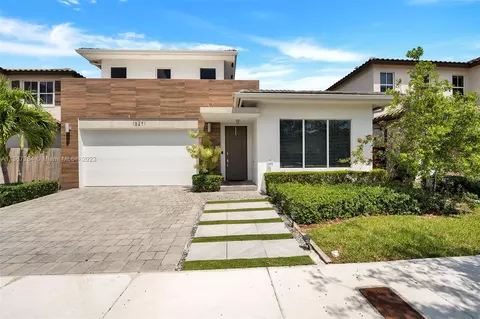 15271 SW 176th Ln, Miami, FL 33187