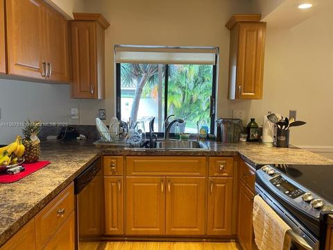 8407 NW 2nd Mnr, Coral Springs, FL 33071