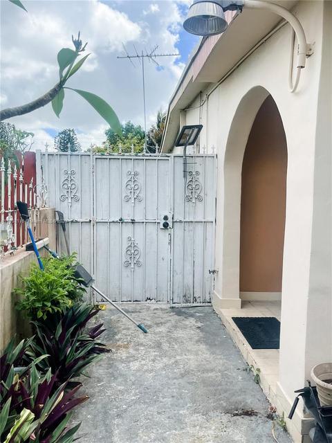 510 E 24th St, Hialeah, FL 33013 photo 2
