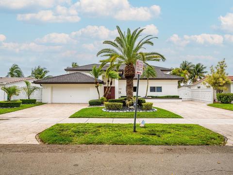 8530 NW 174th St, Hialeah, FL 33015