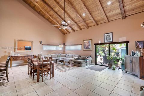 3341 Oak Dr, Hollywood, FL 33021