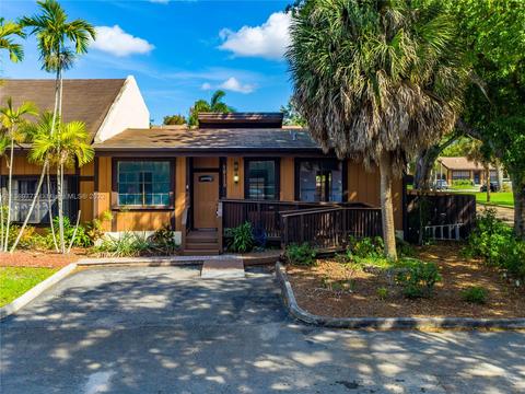 10230 Citrus Ct, Pembroke Pines, FL 33026