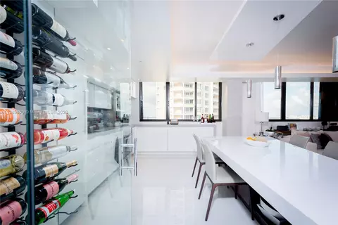 540 Brickell Key Dr #1820, Miami, FL 33131