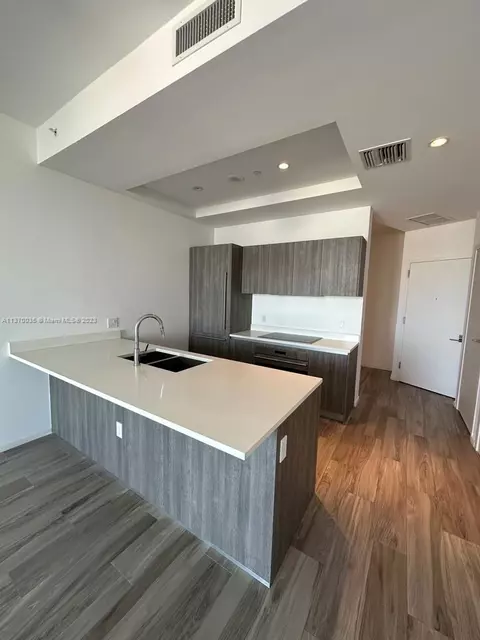 801 S Miami Ave #5308, Miami, FL 33130