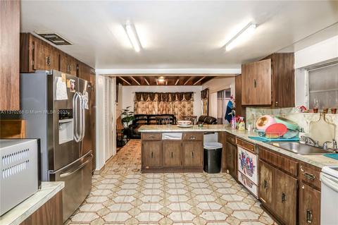 690 E 24th St, Hialeah, FL 33013 photo 9
