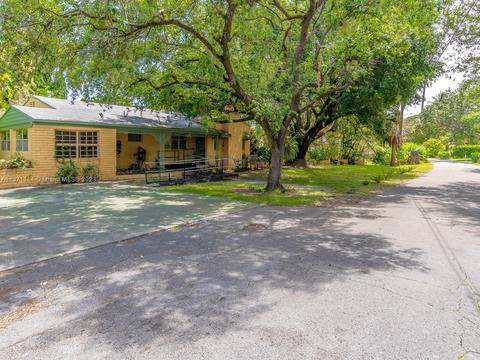 829 Lake Dr, Miami Springs, FL 33166