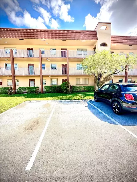 8951 Sunrise Lakes Blvd #104, Sunrise, FL 33322