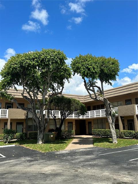 9081 Sunrise Lakes Blvd #120, Sunrise, FL 33322