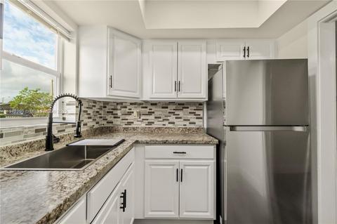 5243 Cresthaven Blvd #D, West Palm Beach, FL 33415