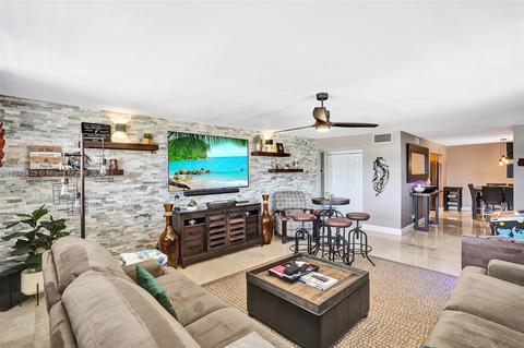 1811 Jefferson St #310, Hollywood, FL 33020