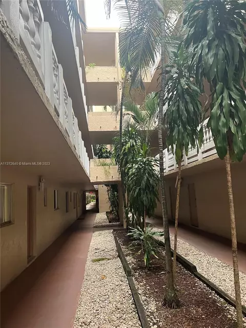 17000 NW 67th Ave #137, Hialeah, FL 33015