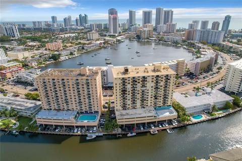 427 Golden Isles Dr #14C, Hallandale Beach, FL 33009