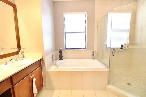 3325 W 97th St, Hialeah, FL 33018 photo 15
