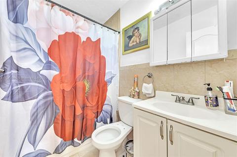 896 E 22nd St, Hialeah, FL 33013 photo 16