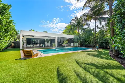 960 W 48th St, Miami Beach, FL 33140