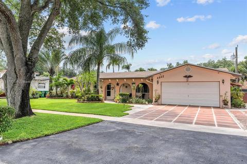 8952 SW 49th St, Cooper City, FL 33328