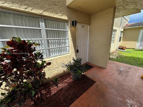 1033 Twin Lakes Dr #27-D, Coral Springs, FL 33071