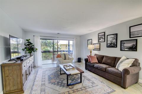 4275 Wood Ride #E, Boynton Beach, FL 33436