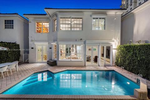 3742 NE 199th St, Aventura, FL 33180