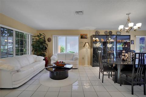 18751 NW 89th Pl, Hialeah, FL 33018 photo 3