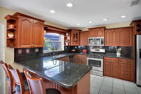 18751 NW 89th Pl, Hialeah, FL 33018 photo 8